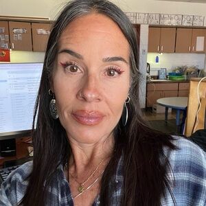 Meet your Posher, Alexia